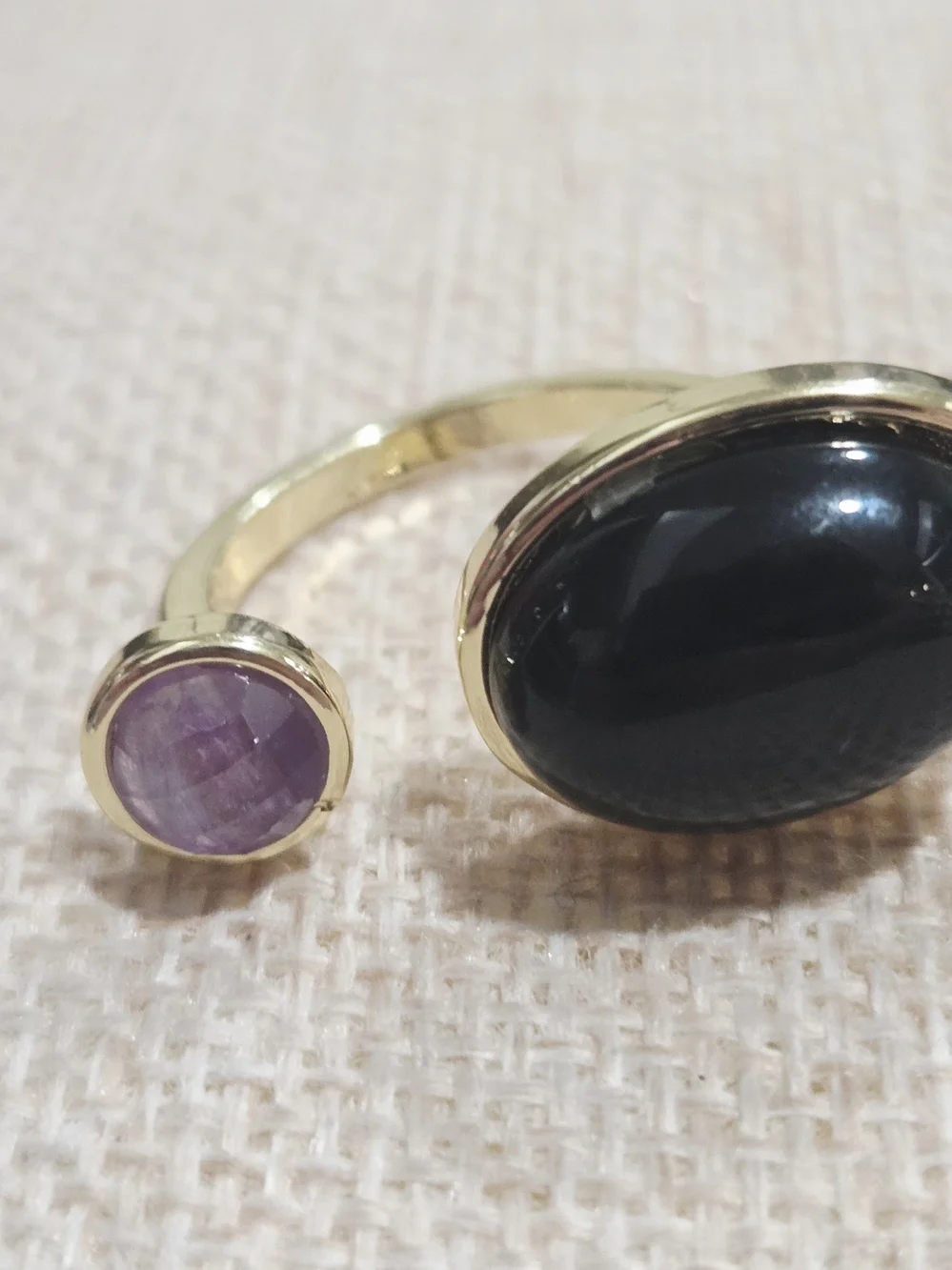 Gold Oval Onyx and Amethyst Stone Floater Ring - Picture 2 of 5